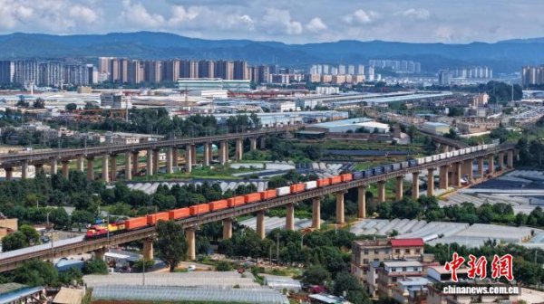 富灯网  （经济观察）打通区域经济动脉 中老铁路驶向“诗和远方”